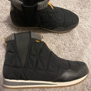 Teva women boots